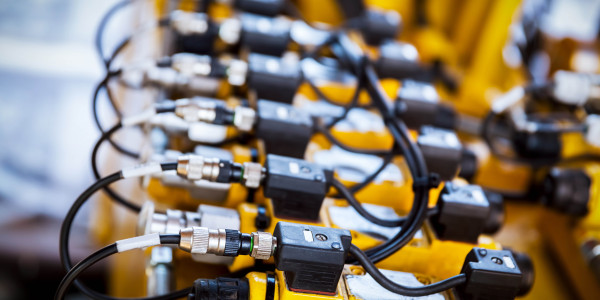 Electricistas Industriales · Instaladores Alta / Baja Tensión · Instalación de tableros eléctricos, transformadores y generadores