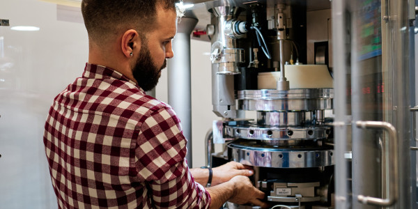 Mecánicos Industriales · Montadores de Estructuras / Maquinaria Córdoba · Fabricación y reparación de piezas mediante soldadura MIG, TIG y electrodo